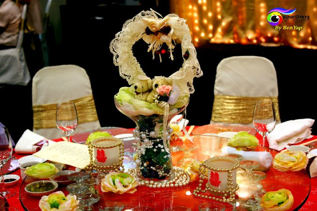 host table wedding