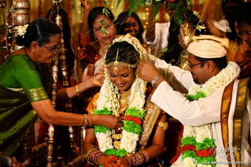 tyling of thali sacred necklace wedding Malaysia