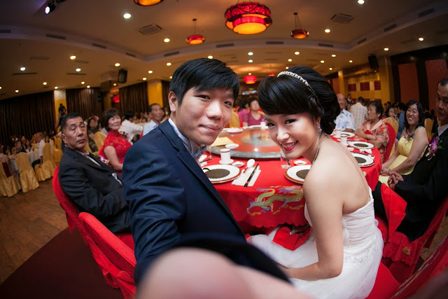 turn and look at camera banquet chinese wedding