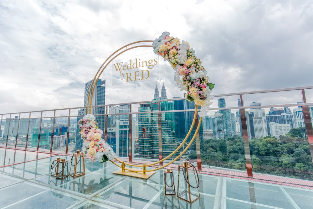 Rooftop transparent platform KLCC view - RED by Sirocco. Decor: Tailored Asia. Photo: My Dream Wedding