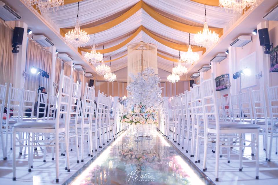 geneva theme banquet wedding johor transparent glass walkway isle